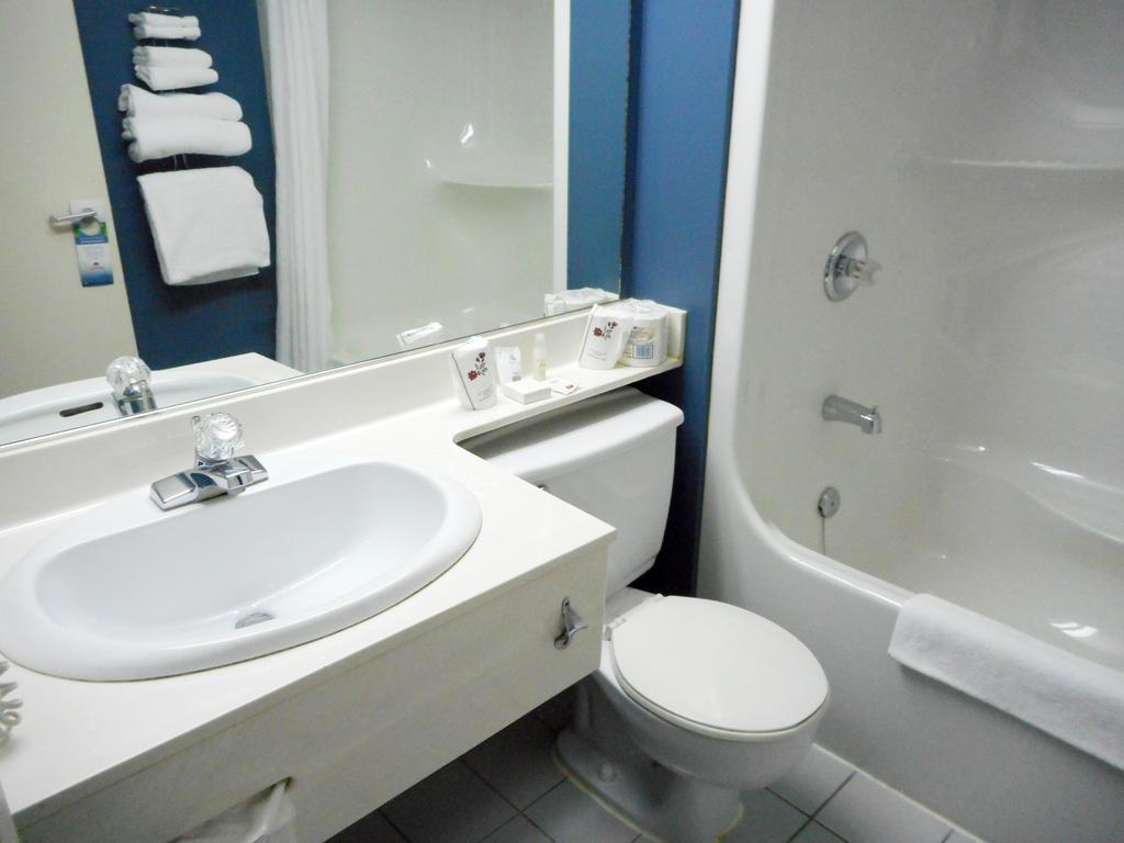 Repotel Aeroport Quebec エクステリア 写真